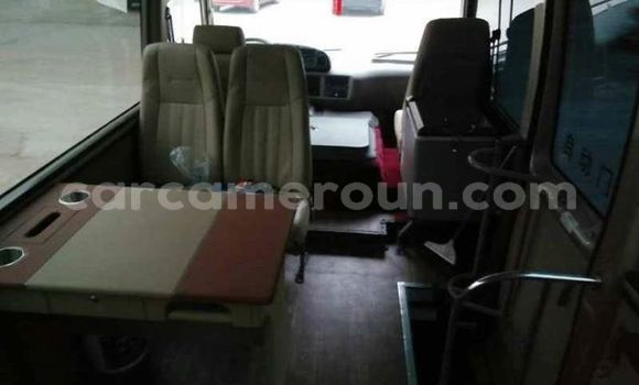 Sayi Na hannu Toyota HiAce M Babbar mota in Yaounde a Babban Kamaru Sayi Na hannu Toyota HiAce M Babbar mota in Yaounde a Babban Kamaru