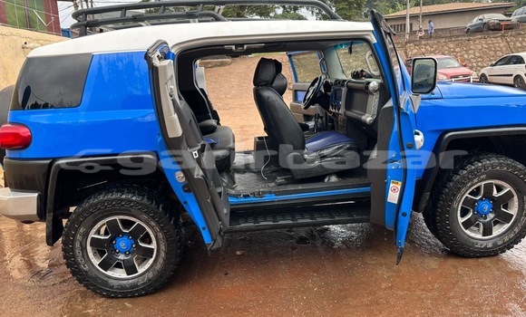 Sayi Sabo Toyota Urban Cruiser Blue Mota in Yaounde a Babban Kamaru Sayi Sabo Toyota Urban Cruiser Blue Mota in Yaounde a Babban Kamaru