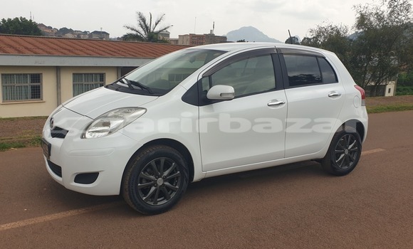 Acheter Occasion Voiture Toyota Yaris Blanc à Yaoundé, Central Cameroon