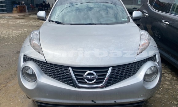 Sayi Imported Nissan Juke Azurfa Mota in Douala a Ƙasar Kamaru