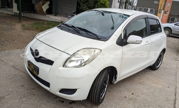 Sayi Sabo Toyota Yaris White Mota in Douala a Ƙasar Kamaru Sayi Sabo Toyota Yaris White Mota in Douala a Ƙasar Kamaru