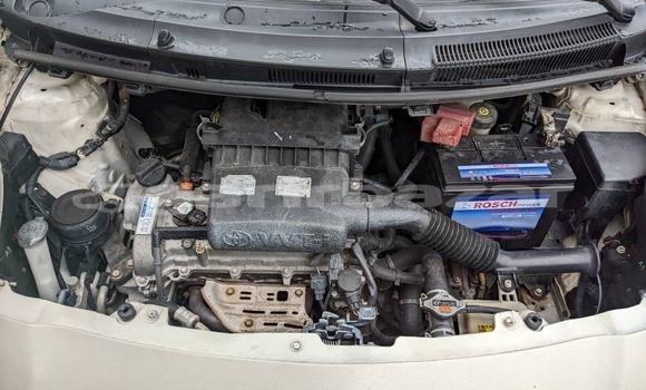 Acheter Neuf Voiture Toyota Yaris Blanc à Douala, Littoral Cameroon Acheter Neuf Voiture Toyota Yaris Blanc à Douala, Littoral Cameroon