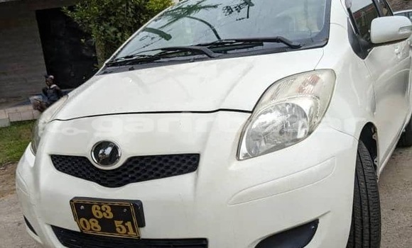 Acheter Neuf Voiture Toyota Yaris Blanc à Douala, Littoral Cameroon Acheter Neuf Voiture Toyota Yaris Blanc à Douala, Littoral Cameroon