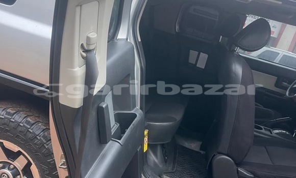 Sayi Sabo Toyota FJ Cruiser Azurfa Mota in Yaounde a Babban Kamaru Sayi Sabo Toyota FJ Cruiser Azurfa Mota in Yaounde a Babban Kamaru