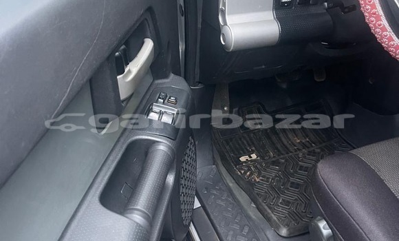 Sayi Sabo Toyota FJ Cruiser Azurfa Mota in Yaounde a Babban Kamaru Sayi Sabo Toyota FJ Cruiser Azurfa Mota in Yaounde a Babban Kamaru