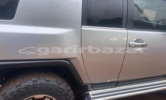 Sayi Sabo Toyota FJ Cruiser Azurfa Mota in Yaounde a Babban Kamaru Sayi Sabo Toyota FJ Cruiser Azurfa Mota in Yaounde a Babban Kamaru