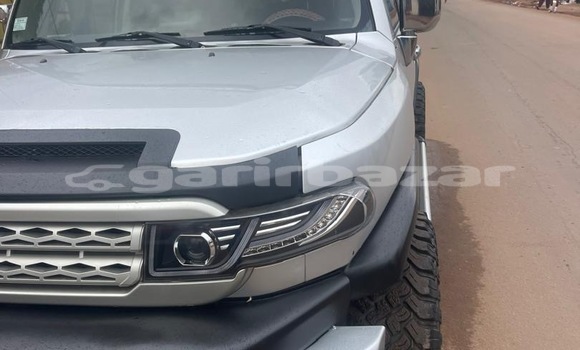 Sayi Sabo Toyota FJ Cruiser Azurfa Mota in Yaounde a Babban Kamaru Sayi Sabo Toyota FJ Cruiser Azurfa Mota in Yaounde a Babban Kamaru