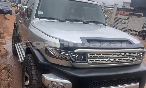 Sayi Sabo Toyota FJ Cruiser Azurfa Mota in Yaounde a Babban Kamaru Sayi Sabo Toyota FJ Cruiser Azurfa Mota in Yaounde a Babban Kamaru