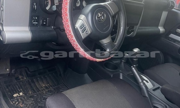 Sayi Sabo Toyota FJ Cruiser Azurfa Mota in Yaounde a Babban Kamaru Sayi Sabo Toyota FJ Cruiser Azurfa Mota in Yaounde a Babban Kamaru