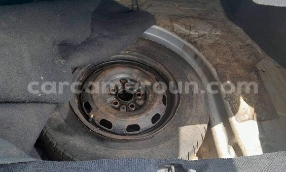 Sayi Na hannu Toyota Carina E Azurfa Mota in Yaounde a Babban Kamaru Sayi Na hannu Toyota Carina E Azurfa Mota in Yaounde a Babban Kamaru