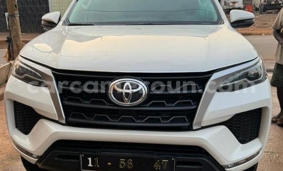 Sayi Sabo Toyota Fortuner White Mota in Yaounde a Babban Kamaru