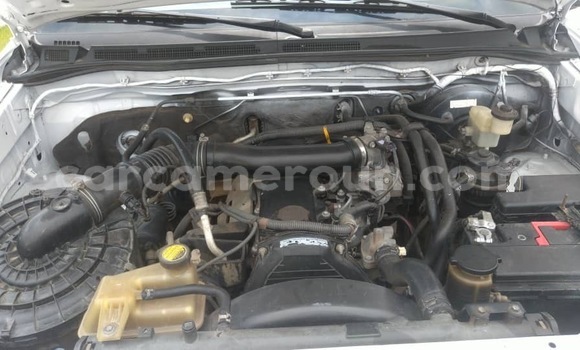 Sayi Sabo Toyota Hilux White Mota in Yaounde a Babban Kamaru Sayi Sabo Toyota Hilux White Mota in Yaounde a Babban Kamaru