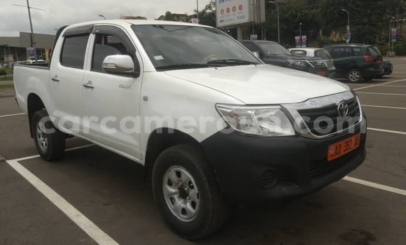 Sayi Sabo Toyota Hilux White Mota in Yaounde a Babban Kamaru Sayi Sabo Toyota Hilux White Mota in Yaounde a Babban Kamaru