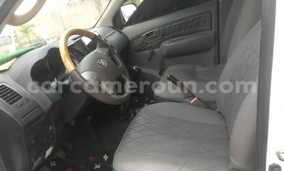 Acheter Occasion Voiture Toyota Hilux Blanc à Yaoundé, Central Cameroon Acheter Occasion Voiture Toyota Hilux Blanc à Yaoundé, Central Cameroon