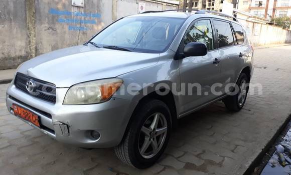 Acheter Occasion Voiture Toyota RAV4 Gris à Douala, Littoral Cameroon Acheter Occasion Voiture Toyota RAV4 Gris à Douala, Littoral Cameroon