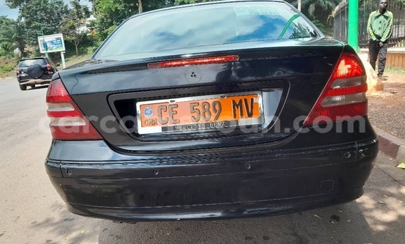 Acheter Occasion Voiture Mercedes‒Benz C-klasse Noir à Yaoundé, Central Cameroon