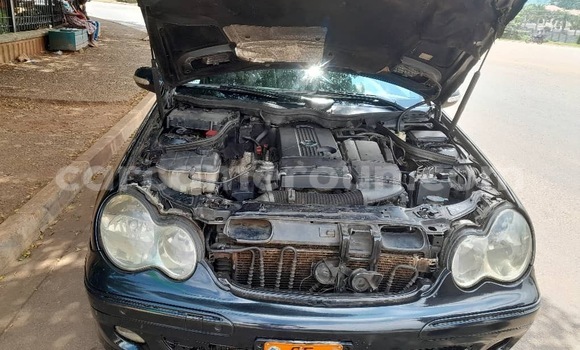 Acheter Occasion Voiture Mercedes‒Benz C-klasse Noir à Yaoundé, Central Cameroon Acheter Occasion Voiture Mercedes‒Benz C-klasse Noir à Yaoundé, Central Cameroon