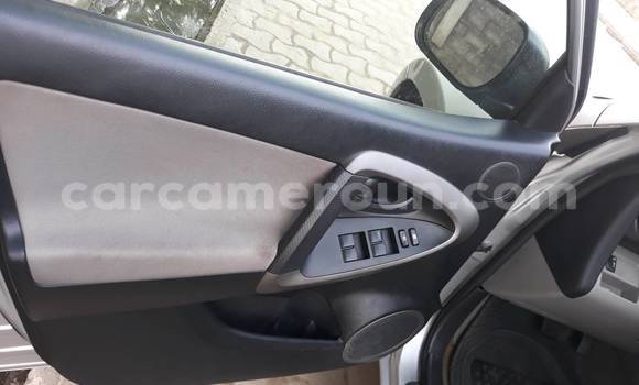 Acheter Occasion Voiture Toyota RAV4 Gris à Douala, Littoral Cameroon Acheter Occasion Voiture Toyota RAV4 Gris à Douala, Littoral Cameroon