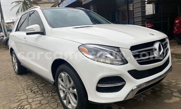 Sayi Imported Mercedes‒Benz GLE White Mota in Douala a Ƙasar Kamaru