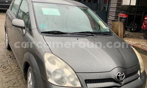 Sayi Na hannu Toyota Corolla Verso Black Mota in Douala a Ƙasar Kamaru