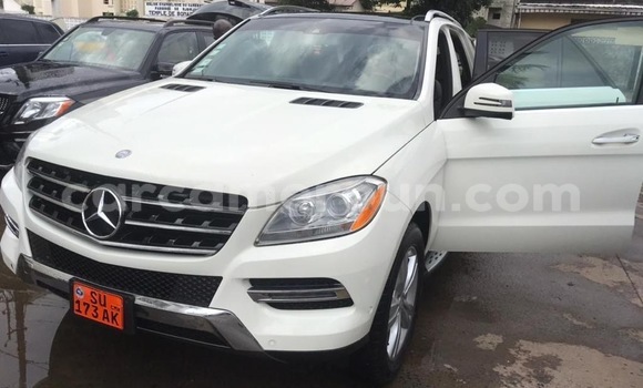 Sayi Na hannu Mercedes‒Benz ML–Class White Mota in Douala a Ƙasar Kamaru Sayi Na hannu Mercedes‒Benz ML–Class White Mota in Douala a Ƙasar Kamaru