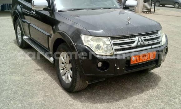 Sayi Na hannu Mitsubishi Pajero Black Mota in Douala a Ƙasar Kamaru