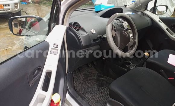 Sayi Na hannu Toyota Yaris Azurfa Mota in Douala a Ƙasar Kamaru Sayi Na hannu Toyota Yaris Azurfa Mota in Douala a Ƙasar Kamaru