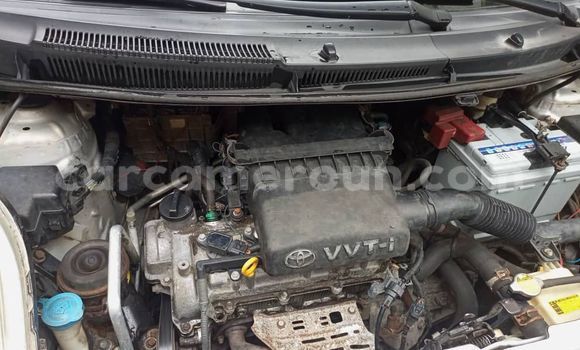 Sayi Na hannu Toyota Yaris Azurfa Mota in Douala a Ƙasar Kamaru Sayi Na hannu Toyota Yaris Azurfa Mota in Douala a Ƙasar Kamaru