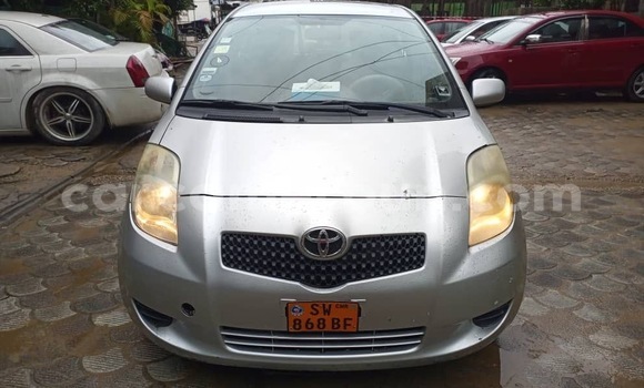Sayi Na hannu Toyota Yaris Azurfa Mota in Douala a Ƙasar Kamaru Sayi Na hannu Toyota Yaris Azurfa Mota in Douala a Ƙasar Kamaru