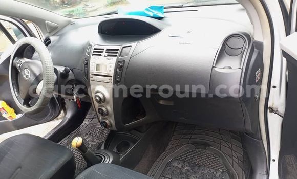 Sayi Na hannu Toyota Yaris Azurfa Mota in Douala a Ƙasar Kamaru Sayi Na hannu Toyota Yaris Azurfa Mota in Douala a Ƙasar Kamaru