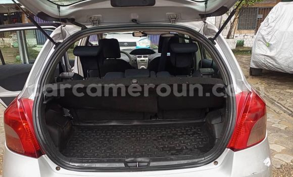 Sayi Na hannu Toyota Yaris Azurfa Mota in Douala a Ƙasar Kamaru Sayi Na hannu Toyota Yaris Azurfa Mota in Douala a Ƙasar Kamaru