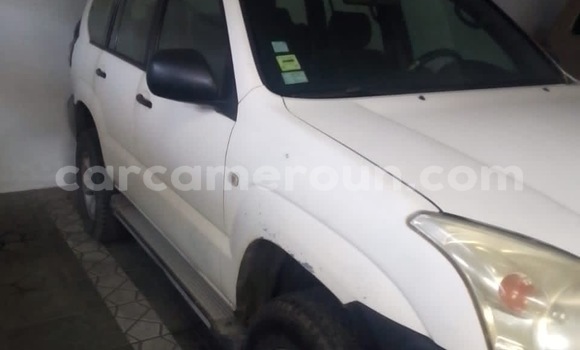 Sayi Na hannu Toyota Prado White Mota in Douala a Ƙasar Kamaru Sayi Na hannu Toyota Prado White Mota in Douala a Ƙasar Kamaru