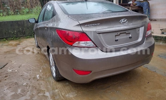 Sayi Sabo Hyundai Accent Sauran Mota in Douala a Ƙasar Kamaru Sayi Sabo Hyundai Accent Sauran Mota in Douala a Ƙasar Kamaru