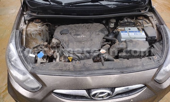 Sayi Sabo Hyundai Accent Sauran Mota in Douala a Ƙasar Kamaru Sayi Sabo Hyundai Accent Sauran Mota in Douala a Ƙasar Kamaru