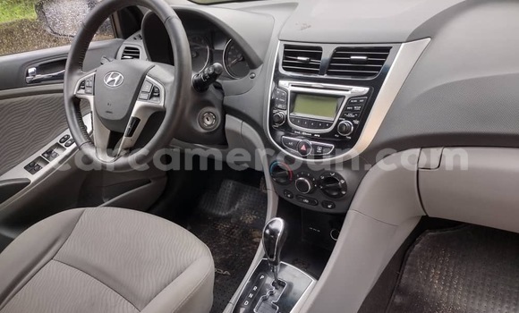 Sayi Sabo Hyundai Accent Sauran Mota in Douala a Ƙasar Kamaru Sayi Sabo Hyundai Accent Sauran Mota in Douala a Ƙasar Kamaru
