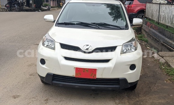 Acheter Import Voiture Toyota IST Blanc à Douala, Littoral Cameroon