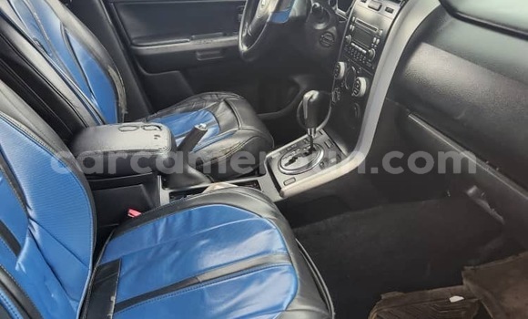 Sayi Na hannu Suzuki Grand Vitara Blue Mota in Douala a Ƙasar Kamaru Sayi Na hannu Suzuki Grand Vitara Blue Mota in Douala a Ƙasar Kamaru