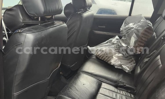 Sayi Na hannu Suzuki Grand Vitara Blue Mota in Douala a Ƙasar Kamaru Sayi Na hannu Suzuki Grand Vitara Blue Mota in Douala a Ƙasar Kamaru