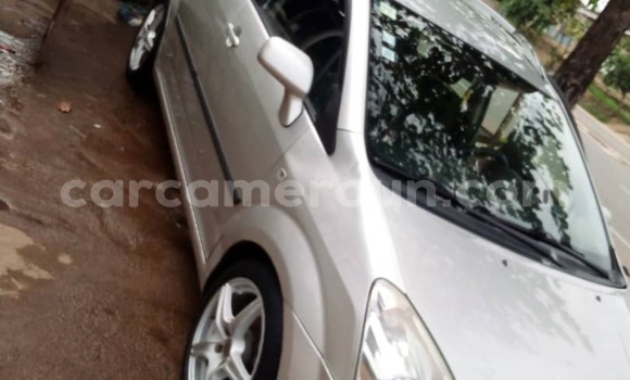 Acheter Import Voiture Toyota Corolla Verso Gris à Douala, Littoral Cameroon