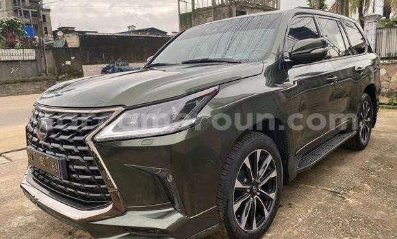 Sayi Sabo Lexus LX 570 Green Mota in Douala a Ƙasar Kamaru