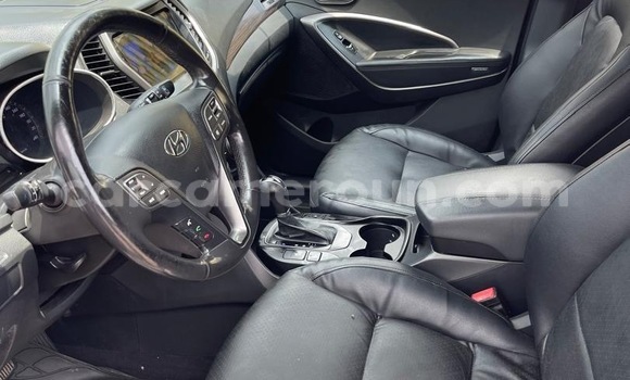 Sayi Na hannu Hyundai Santa Fe Black Mota in Douala a Ƙasar Kamaru Sayi Na hannu Hyundai Santa Fe Black Mota in Douala a Ƙasar Kamaru