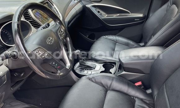 Sayi Na hannu Hyundai Santa Fe Black Mota in Douala a Ƙasar Kamaru Sayi Na hannu Hyundai Santa Fe Black Mota in Douala a Ƙasar Kamaru