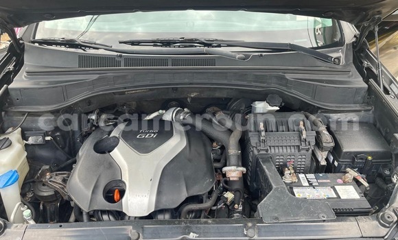 Sayi Na hannu Hyundai Santa Fe Black Mota in Douala a Ƙasar Kamaru Sayi Na hannu Hyundai Santa Fe Black Mota in Douala a Ƙasar Kamaru