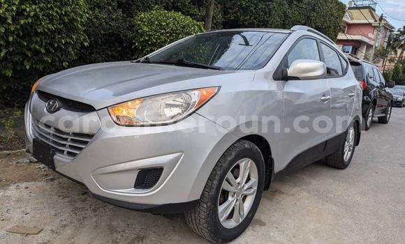 Sayi Na hannu Hyundai Tucson Azurfa Mota in Douala a Ƙasar Kamaru