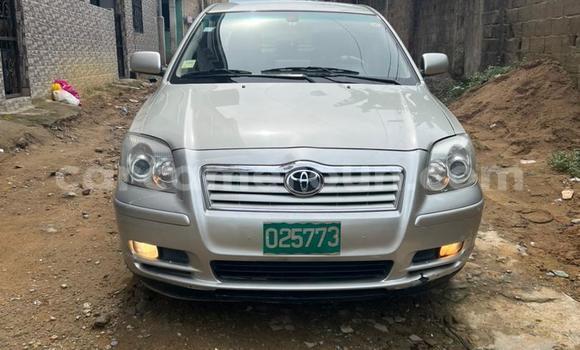Sayi Na hannu Toyota Avensis Azurfa Mota in Douala a Ƙasar Kamaru