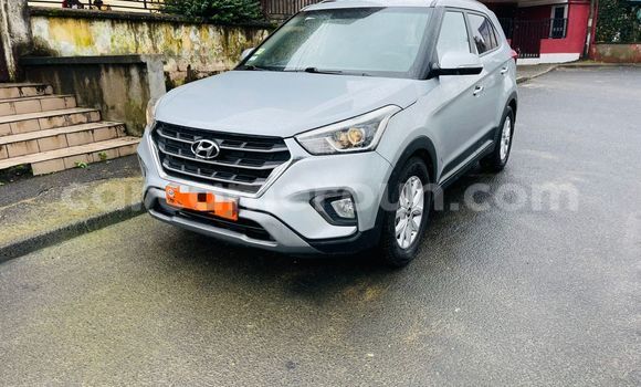 Sayi Na hannu Hyundai Creta Azurfa Mota in Douala a Ƙasar Kamaru
