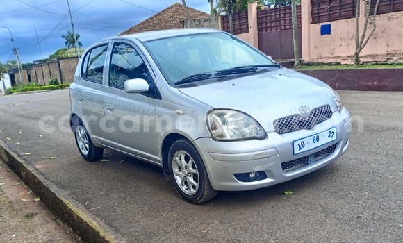 Sayi Na hannu Toyota Yaris Azurfa Mota in Yaounde a Babban Kamaru