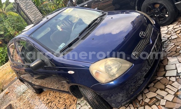 Sayi Imported Toyota Yaris Blue Mota in Douala a Ƙasar Kamaru