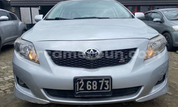 Sayi Imported Toyota Corolla White Mota in Douala a Ƙasar Kamaru