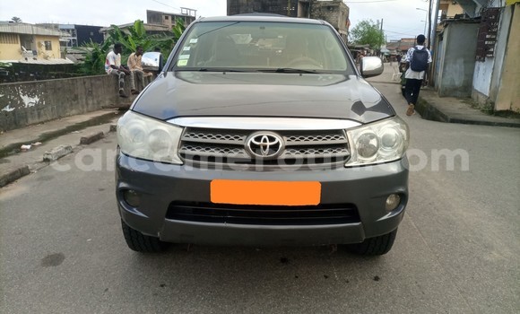 Acheter Occasion Voiture Toyota Fortuner Gris à Douala, Littoral Cameroon Acheter Occasion Voiture Toyota Fortuner Gris à Douala, Littoral Cameroon